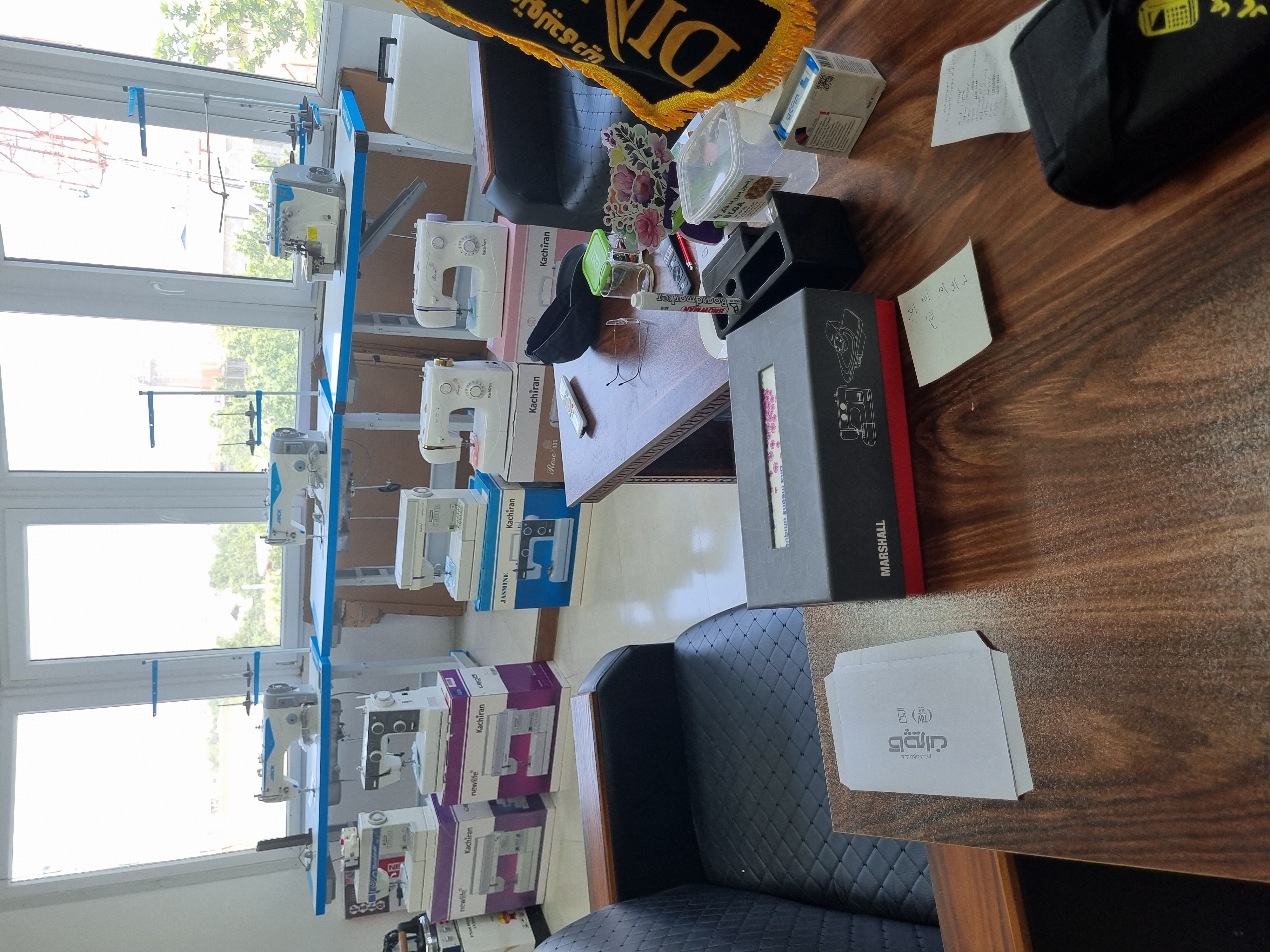 تصویر سردرب فروشگاه