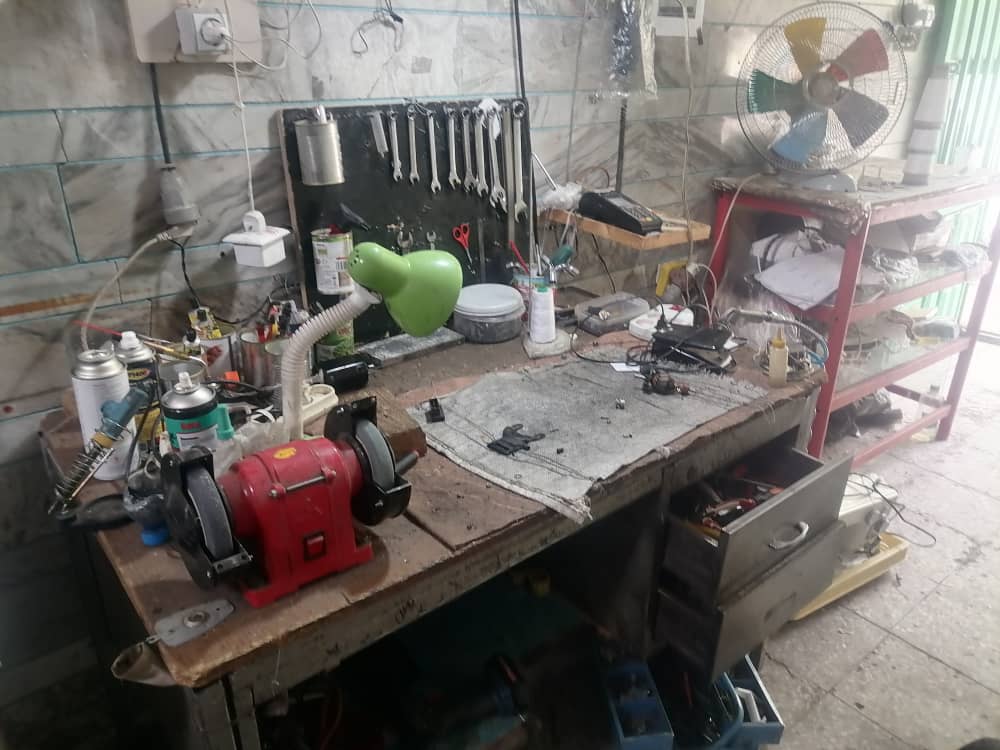 تصویر میز کار تعمیرات