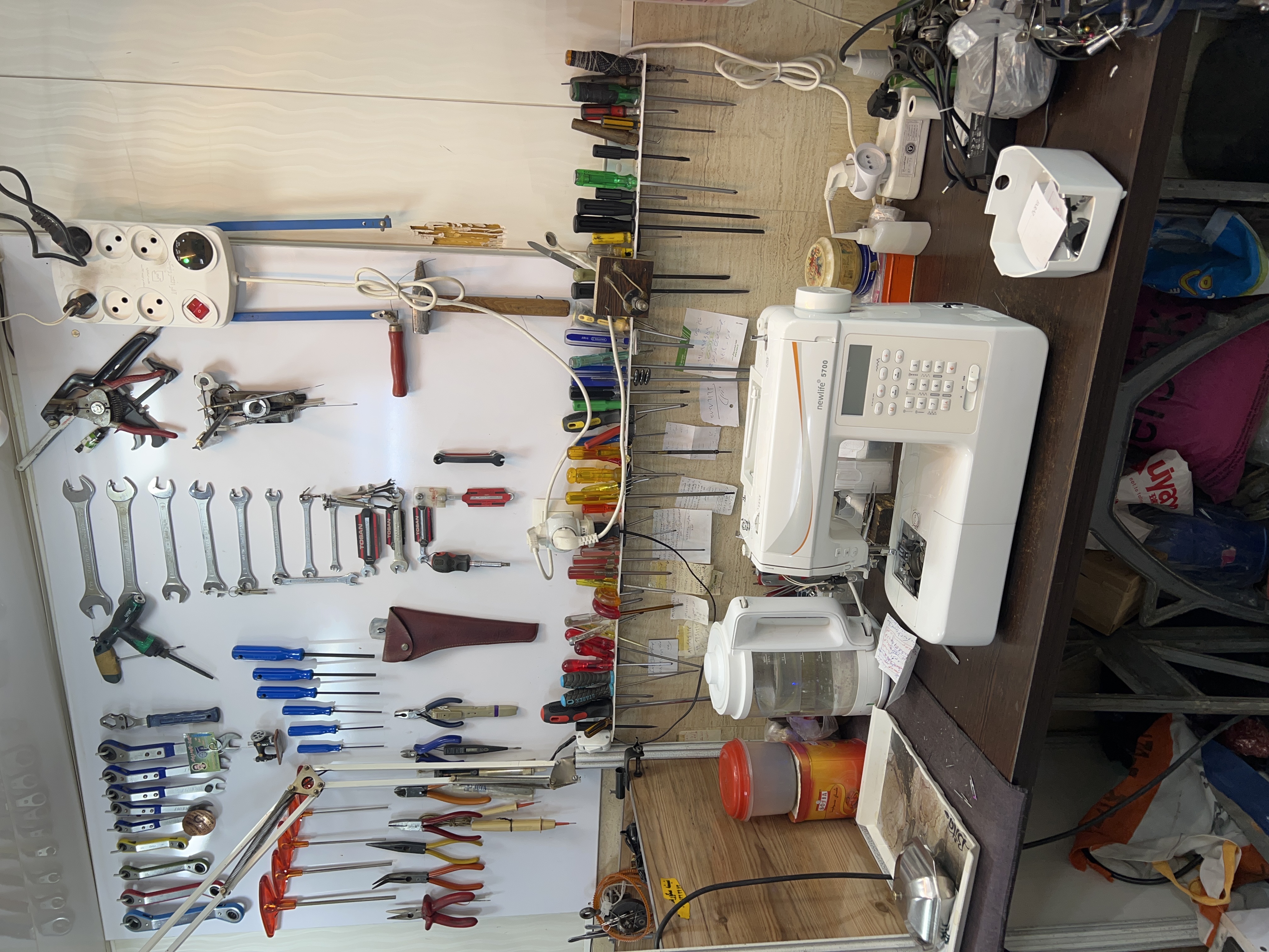 تصویر میز کار تعمیرات